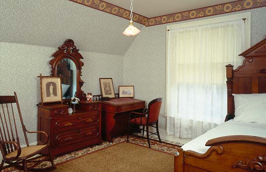 PHOTO: WIllard House bedroom
